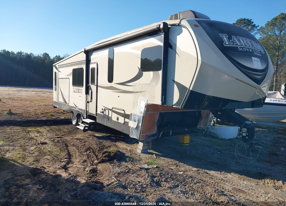 2017 LAREDO SUPER LITE VIN: 4YDF29823HV601381