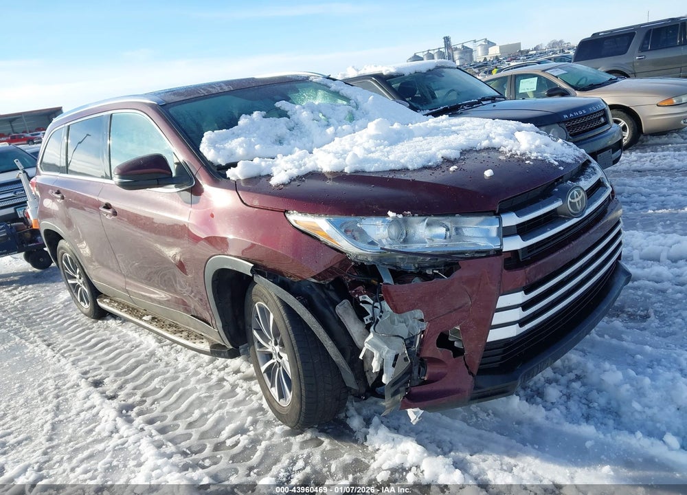 2019 TOYOTA HIGHLANDER XLE VIN: 5TDKZRFH9KS329361