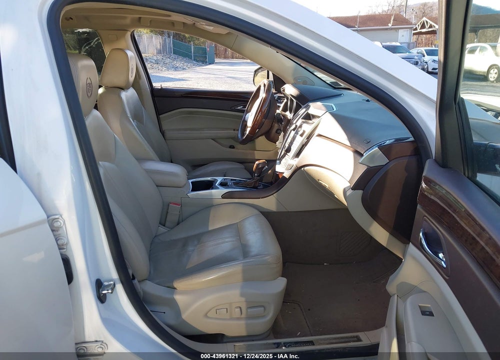 2011 CADILLAC SRX LUXURY COLLECTION VIN: 3GYFNDEY8BS538873