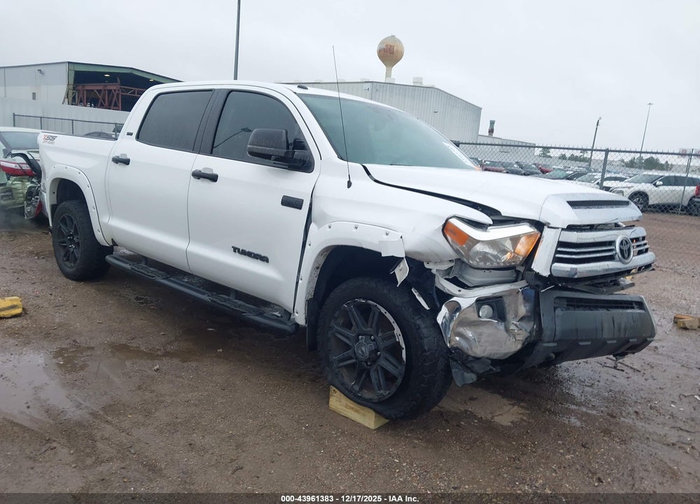 2017 TOYOTA TUNDRA SR5 5.7L V8 VIN: 5TFDW5F17HX676056