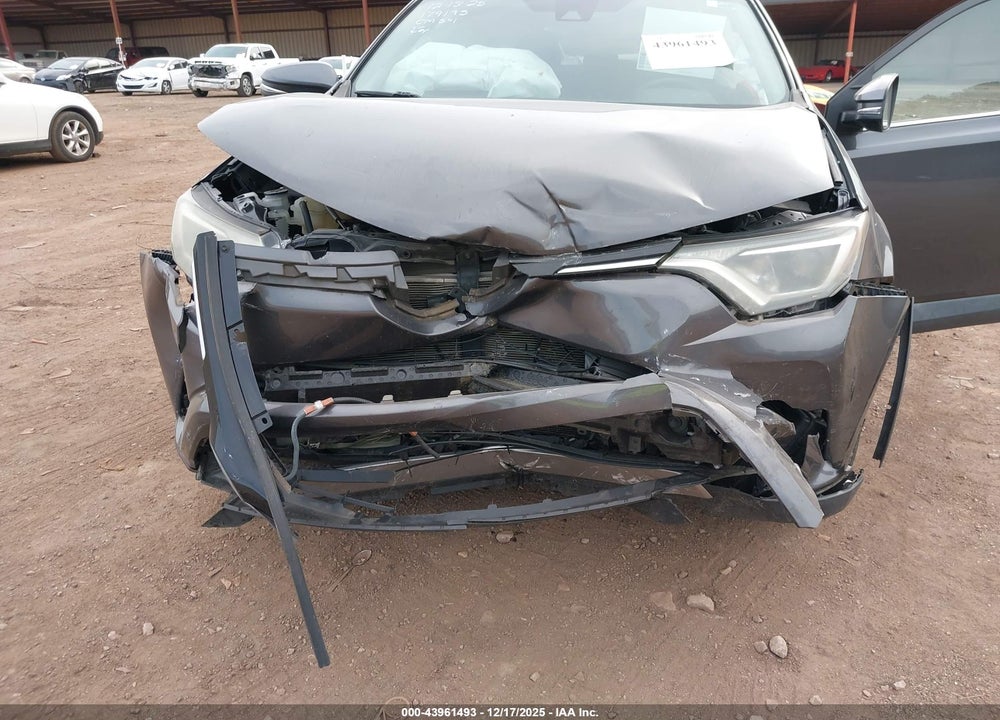 2018 TOYOTA RAV4 ADVENTURE/XLE VIN: 2T3WFREV4JW419032