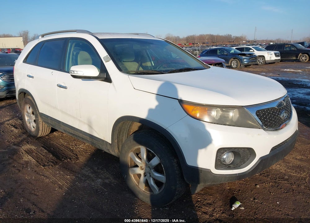 2011 KIA SORENTO LX VIN: 5XYKT3A18BG012807