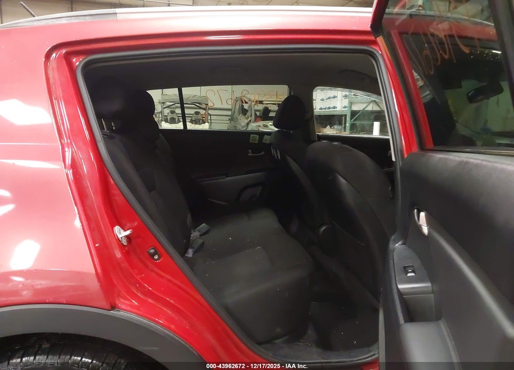 2011 KIA SPORTAGE LX VIN: KNDPBCA27B7027071