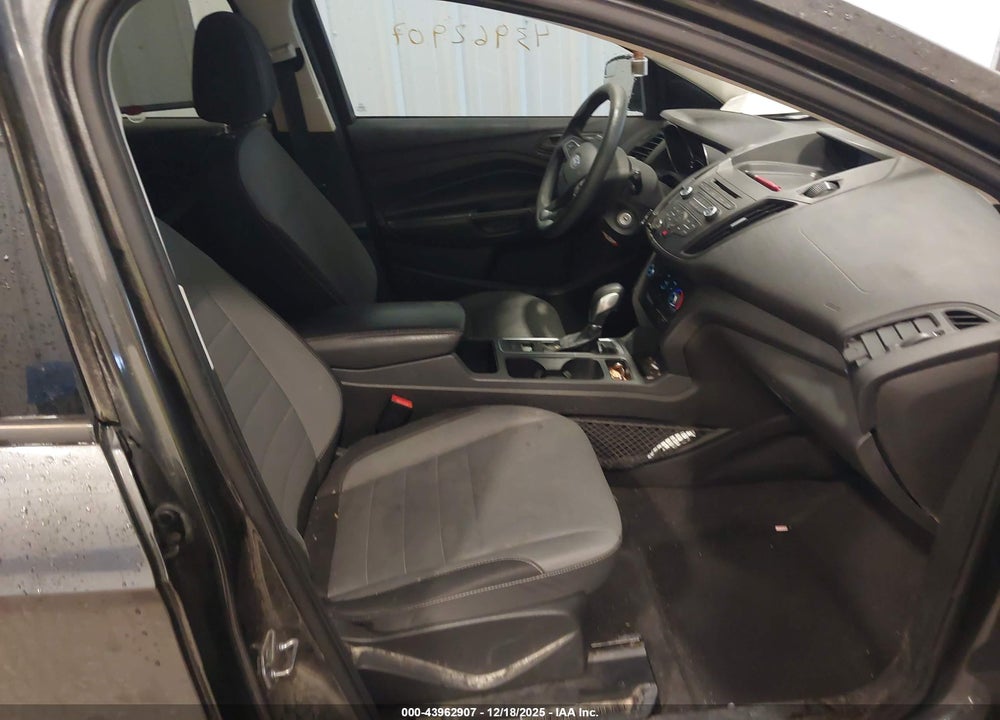 2017 FORD ESCAPE S VIN: 1FMCU0F7XHUD53139
