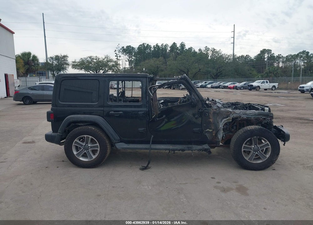 2020 JEEP WRANGLER UNLIMITED SAHARA 4X4 VIN: 1C4HJXEG8LW184085