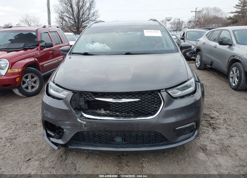 2022 CHRYSLER PACIFICA TOURING L VIN: 2C4RC1BG3NR121973