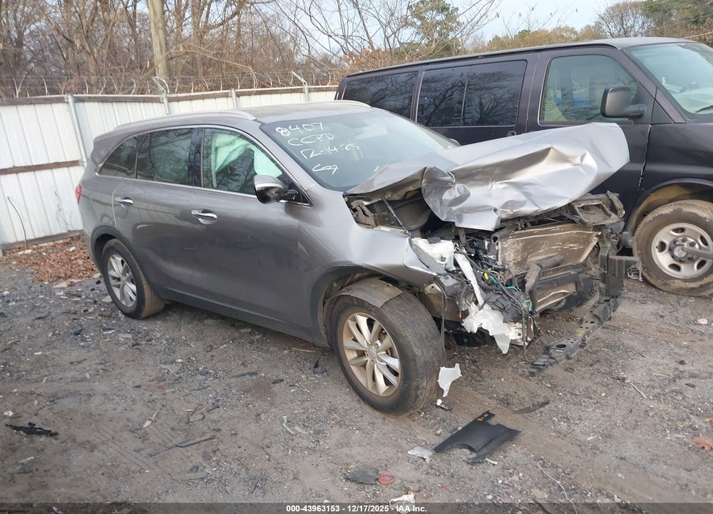 2018 KIA SORENTO 2.4L LX VIN: 5XYPG4A38JG388407