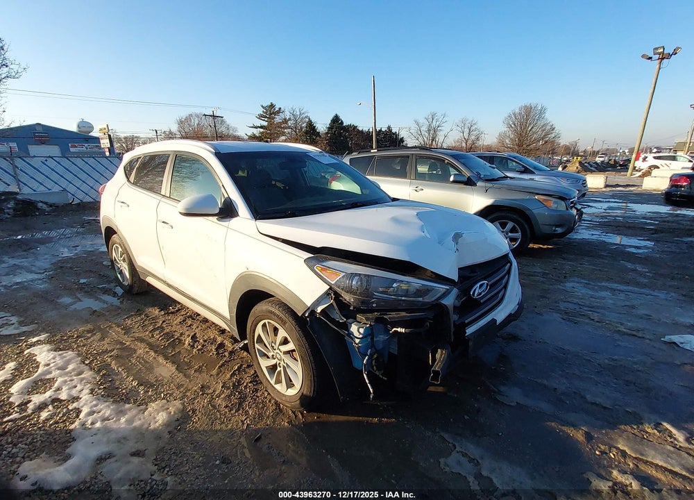 2017 HYUNDAI TUCSON SE VIN: KM8J33A42HU554607