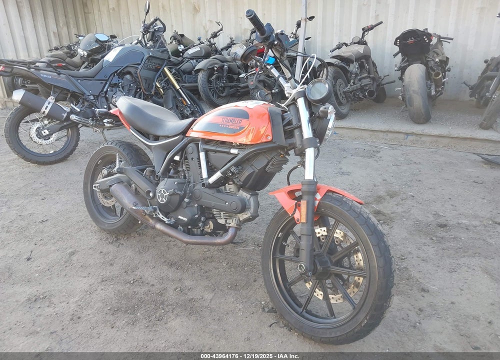 2016 DUCATI SCRAMBLER VIN: ML015AXG0GT000121