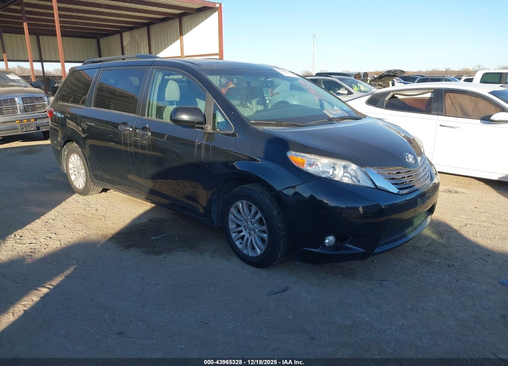 2015 TOYOTA SIENNA XLE 8 PASSENGER VIN: 5TDYK3DC4FS637725