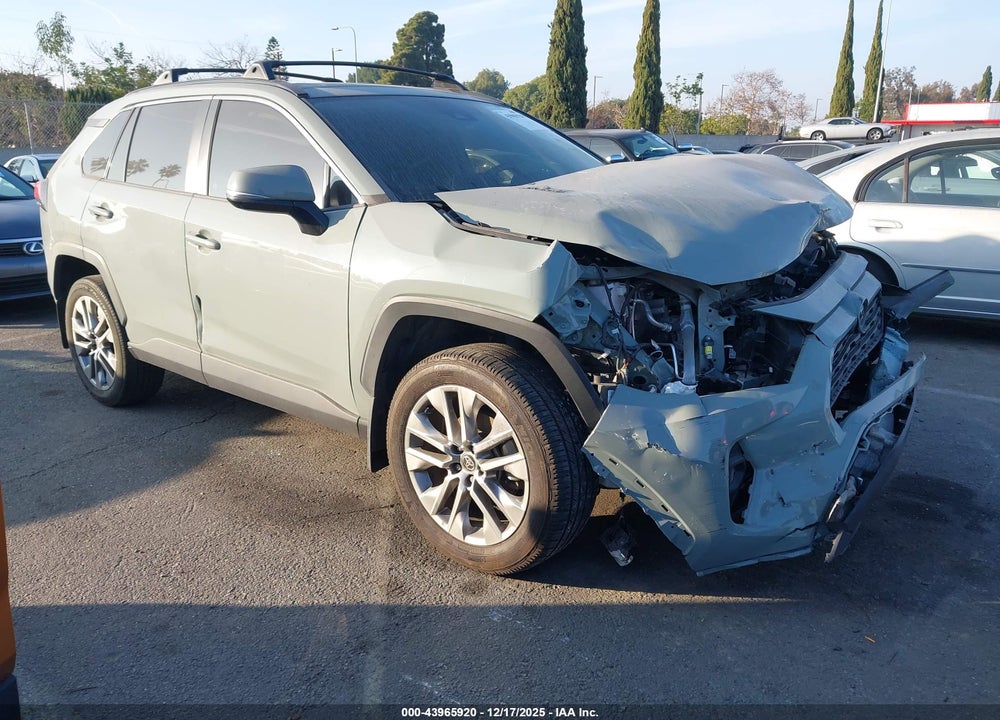 2022 TOYOTA RAV4 XLE PREMIUM VIN: 2T3C1RFV0NW220453