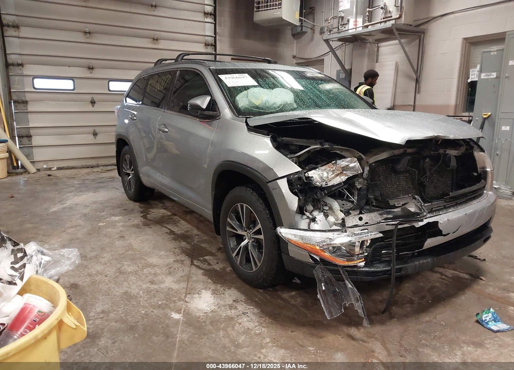 2016 TOYOTA HIGHLANDER XLE V6 VIN: 5TDJKRFH7GS295251