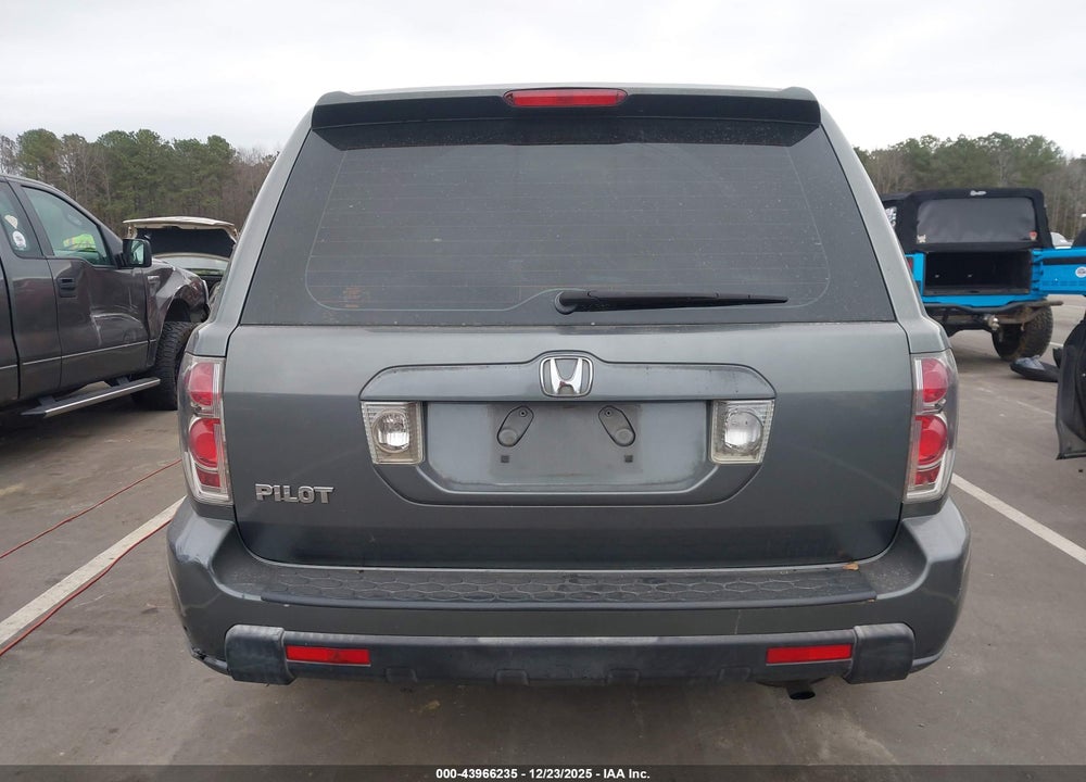 2007 HONDA PILOT LX VIN: 5FNYF28197B001153