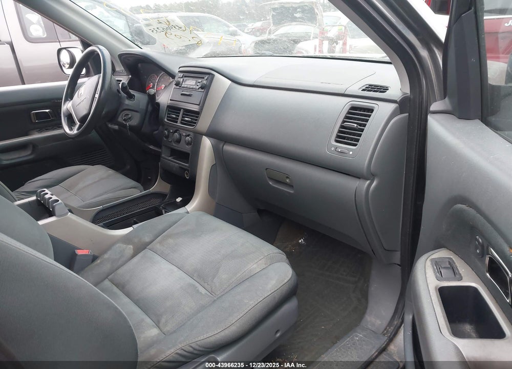 2007 HONDA PILOT LX VIN: 5FNYF28197B001153