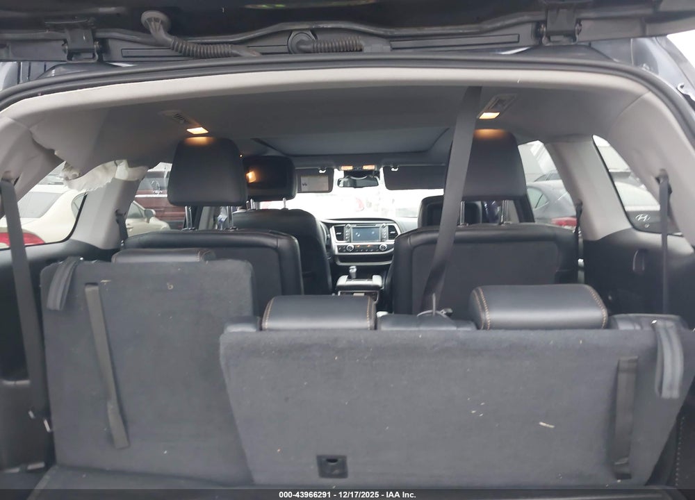 2014 PLATINUM TOYOTA HIGHLANDER LIMITED  V6 VIN: 5TDYKRFH8ES029197