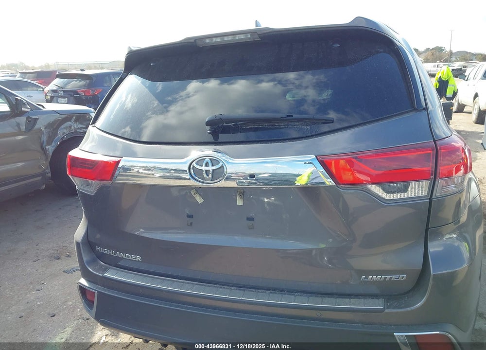 2018 TOYOTA HIGHLANDER LIMITED PLATINUM VIN: 5TDYZRFH6JS264834