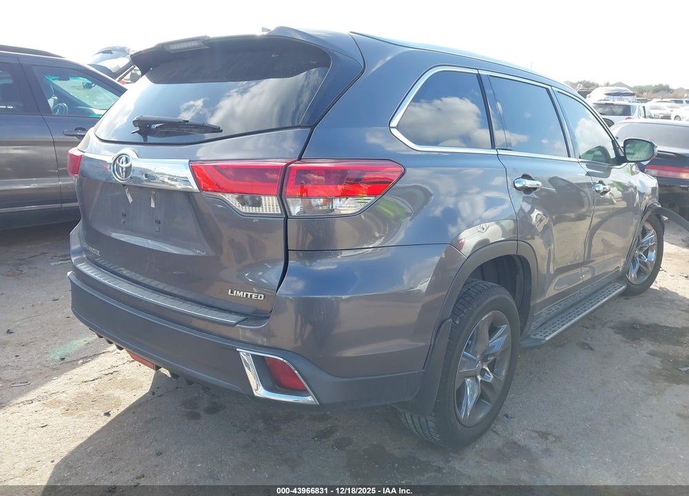2018 TOYOTA HIGHLANDER LIMITED PLATINUM VIN: 5TDYZRFH6JS264834