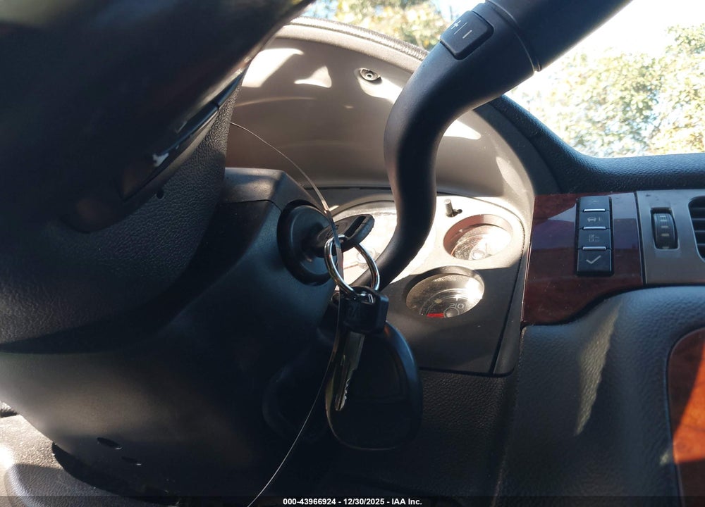 2010 CHEVROLET TAHOE LT VIN: 1GNUKBE03AR141553