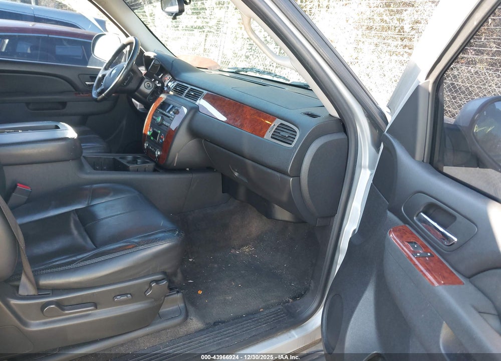 2010 CHEVROLET TAHOE LT VIN: 1GNUKBE03AR141553