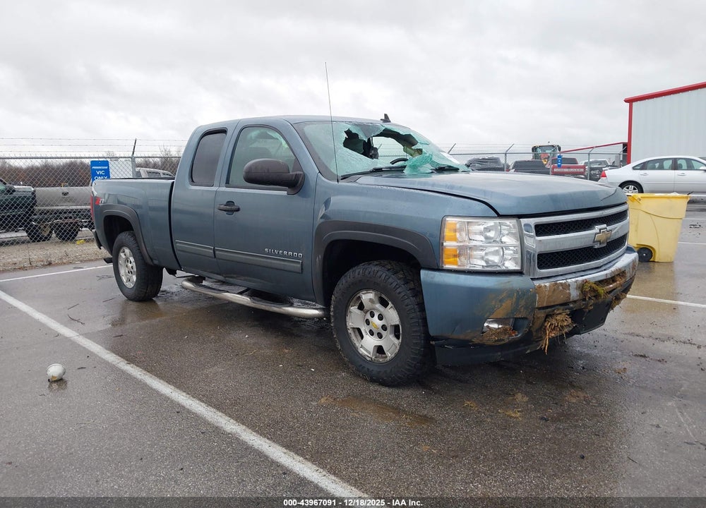 2011 CHEVROLET SILVERADO 1500 LT VIN: 1GCRKSE39BZ252540
