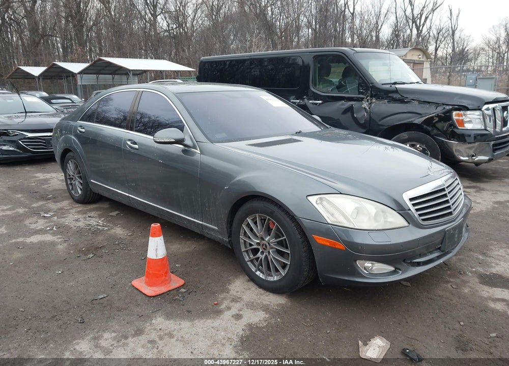2007 MERCEDES-BENZ S 550 VIN: WDDNG71X27A015261