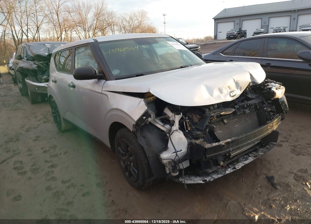 2021 KIA SOUL LX VIN: KNDJ23AU6M7768676