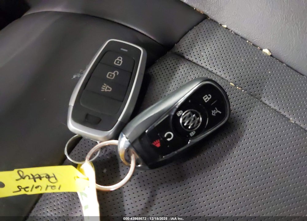 2018 BUICK ENCLAVE ESSENCE VIN: 5GAEVAKW5JJ228197