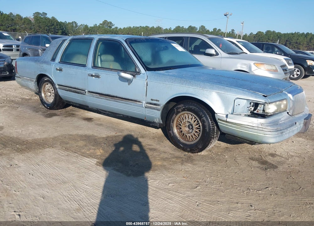 1997 LINCOLN TOWN CAR SIGNATURE VIN: 1LNLM82W2VY631239