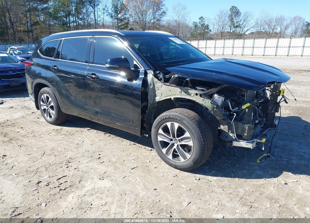 2021 TOYOTA HIGHLANDER XLE VIN: 5TDGZRBH3MS556690