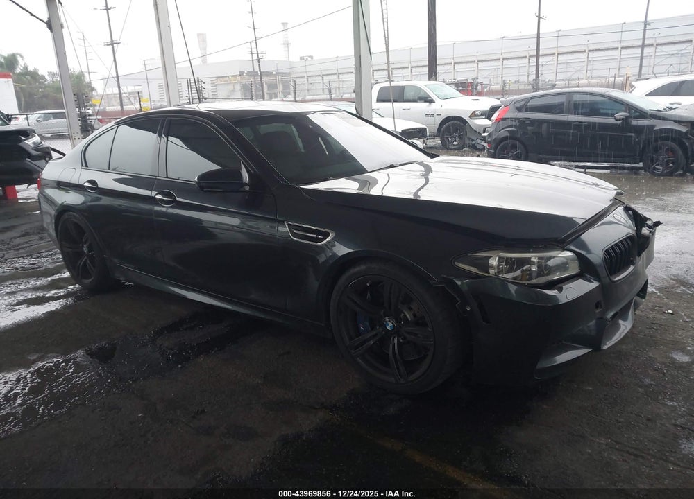 2015 BMW M5 VIN: WBSFV9C50FD594610
