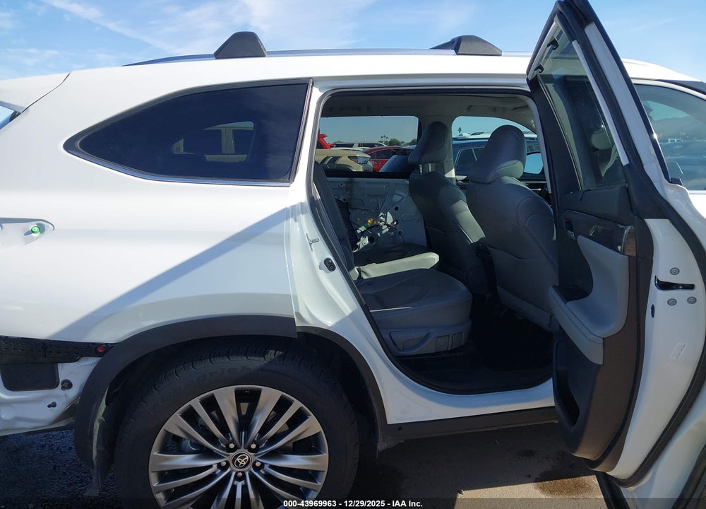 2022 TOYOTA HIGHLANDER HYBRID PLATINUM VIN: 5TDFARAH9NS012863