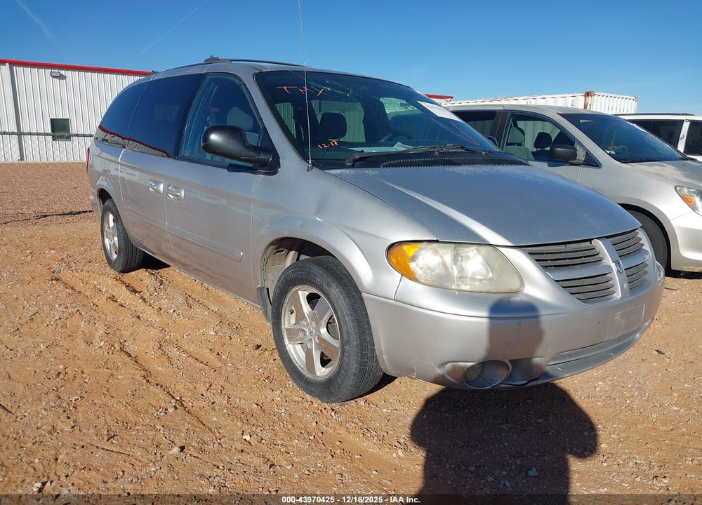 2005 DODGE GRAND CARAVAN SXT VIN: 2D4GP44L15R125725
