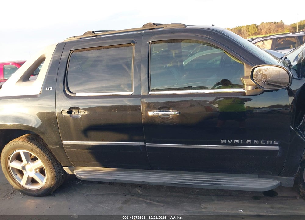 2011 CHEVROLET AVALANCHE 1500 LTZ VIN: 3GNTKGE31BG108989