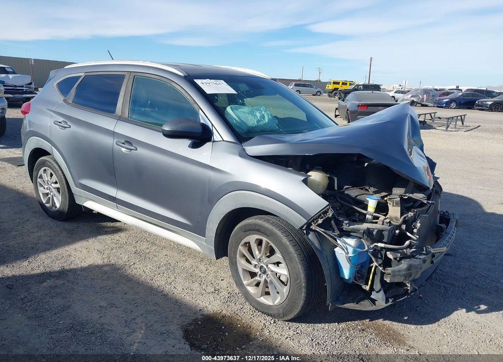 2017 HYUNDAI TUCSON SE VIN: KM8J33A42HU424990