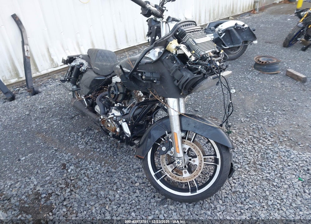 2015 HARLEY-DAVIDSON FLTRX ROAD GLIDE VIN: 1HD1KHM1XFB623055