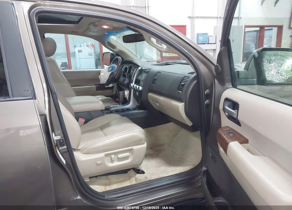 2010 TOYOTA SEQUOIA PLATINUM 5.7L V8 VIN: 5TDDY5G16AS028552