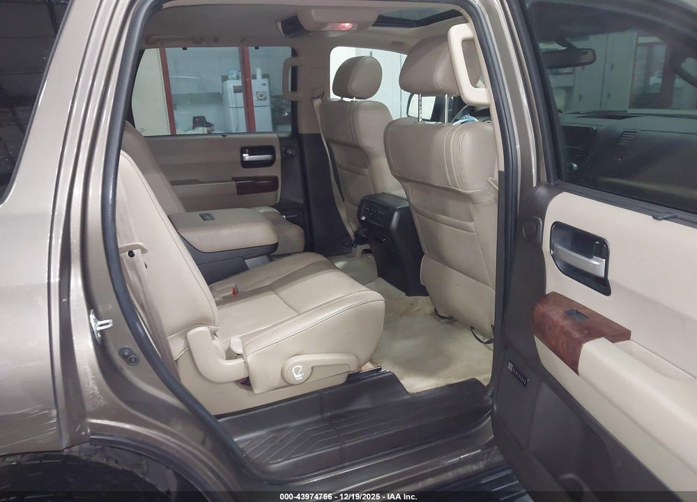 2010 TOYOTA SEQUOIA PLATINUM 5.7L V8 VIN: 5TDDY5G16AS028552