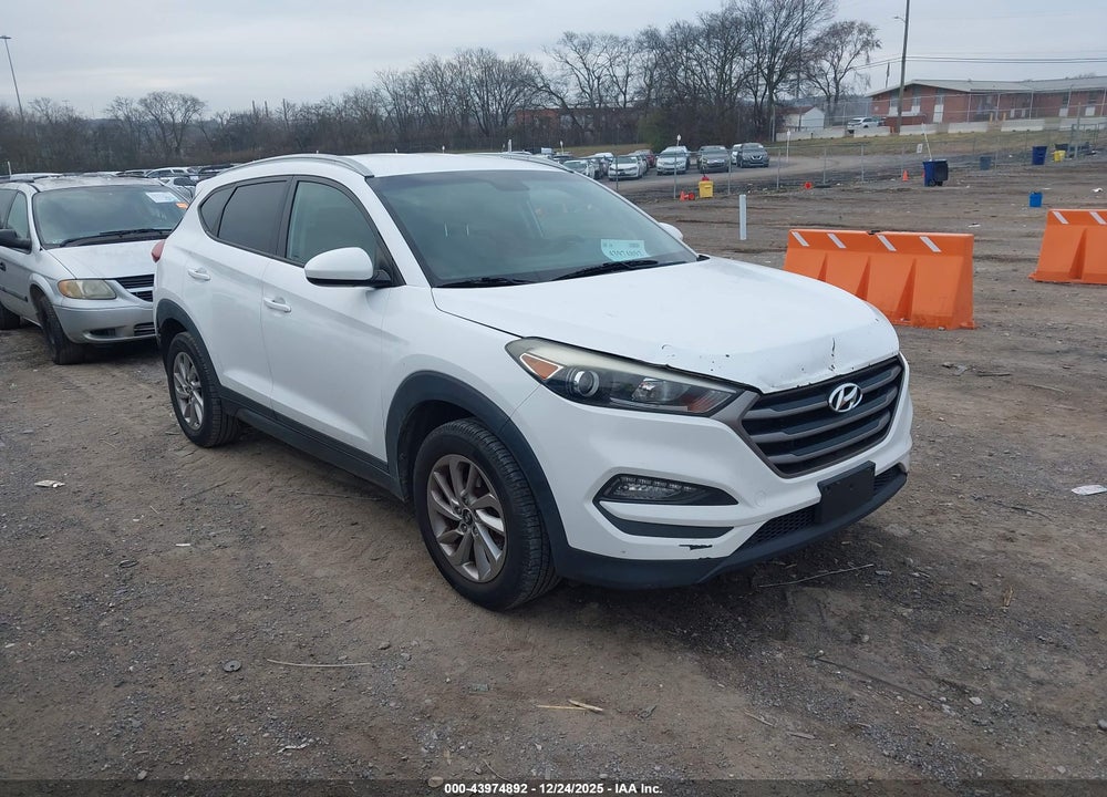 2016 HYUNDAI TUCSON SE VIN: KM8J33A45GU113813