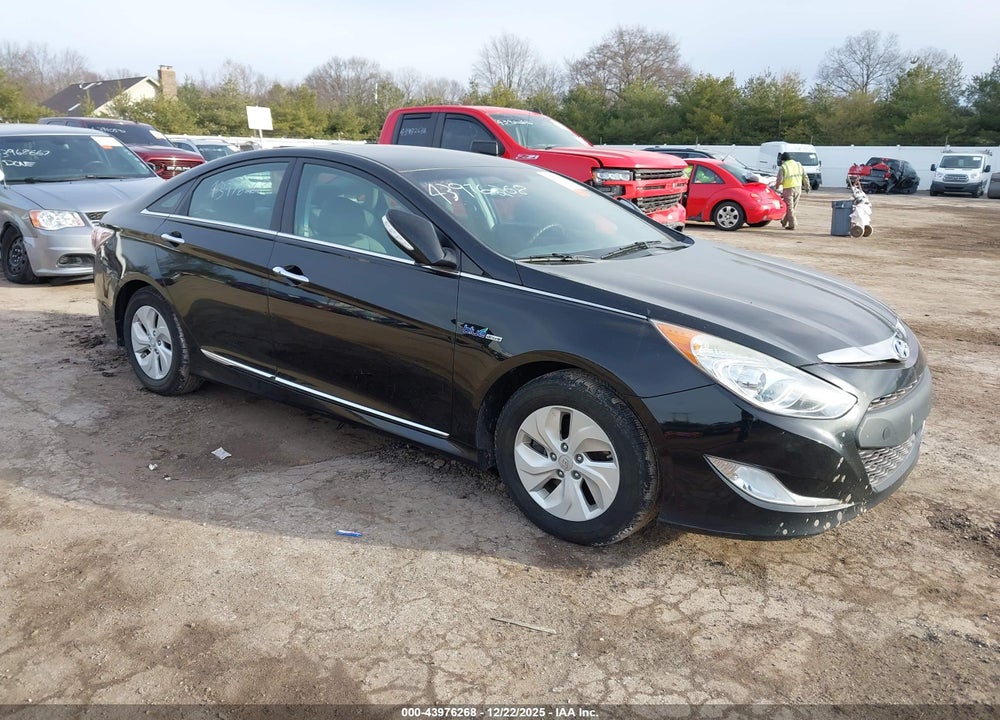 2015 HYUNDAI SONATA HYBRID VIN: KMHEC4A44FA138029