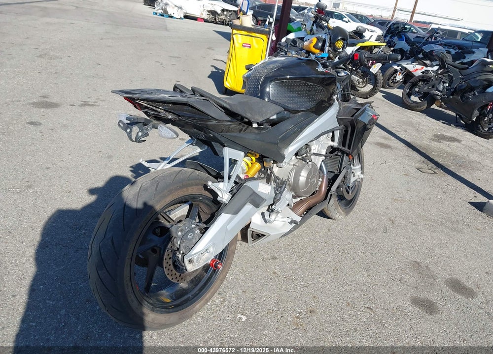 2022 APRILIA TUONO 660 FACTORY VIN: ZD4KSUM00NS000021