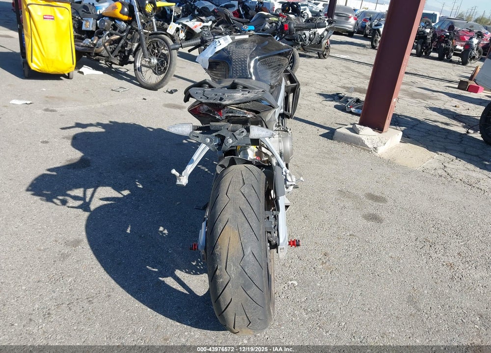 2022 APRILIA TUONO 660 FACTORY VIN: ZD4KSUM00NS000021