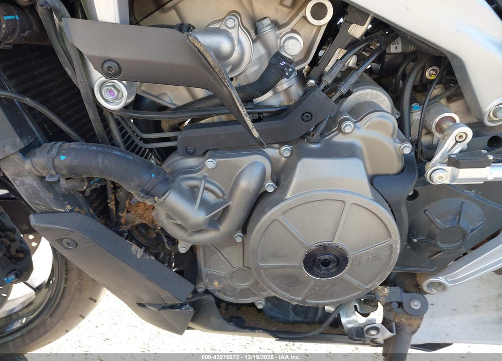 2022 APRILIA TUONO 660 FACTORY VIN: ZD4KSUM00NS000021