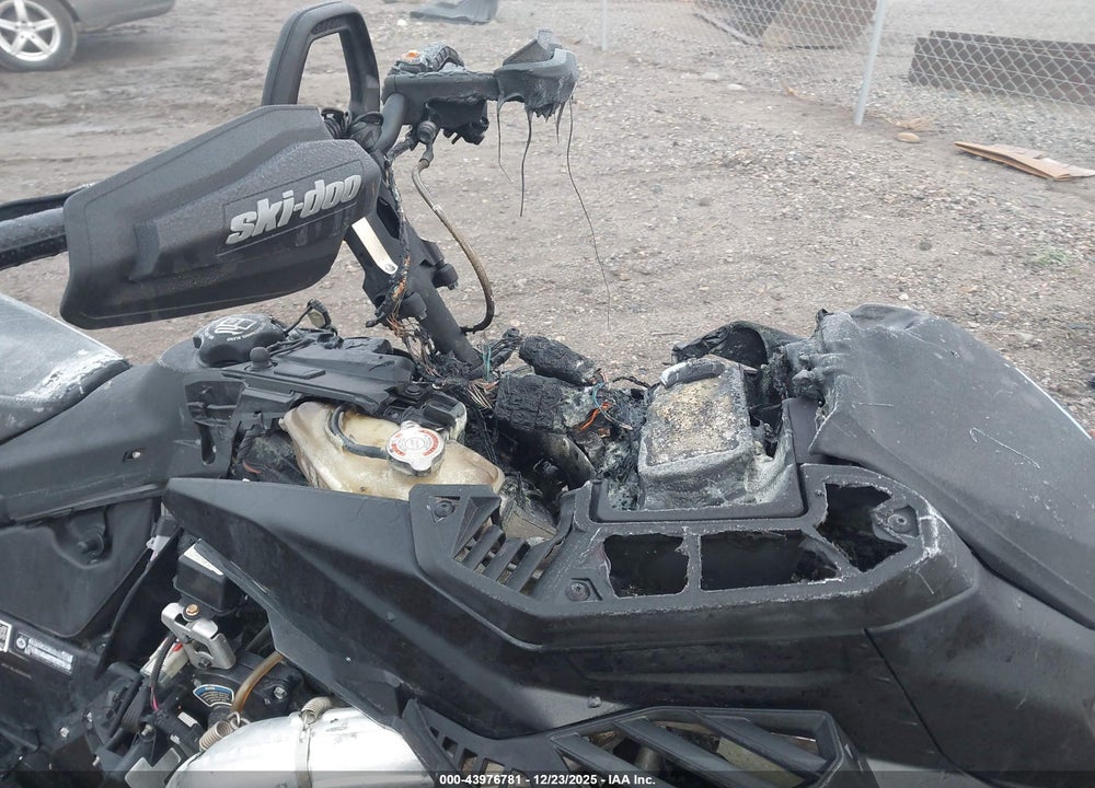 2024 SKI-DOO SUMMIT EXPERT 165 VIN: 2BPSTJRA1RV000035