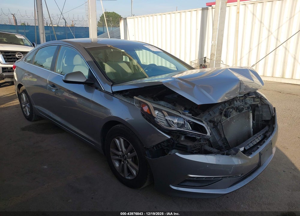 2015 HYUNDAI SONATA SE VIN: 5NPE24AF3FH021902
