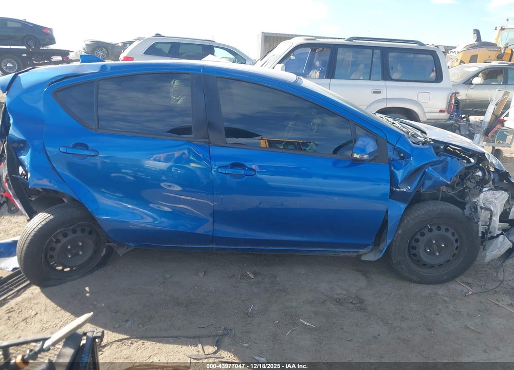 2016 TOYOTA PRIUS C TWO VIN: JTDKDTB3XG1132337