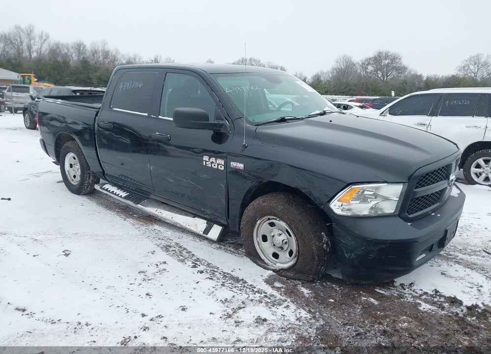 2018 RAM 1500 TRADESMAN  4X2 5'7 BOX VIN: 1C6RR6KT1JS157394