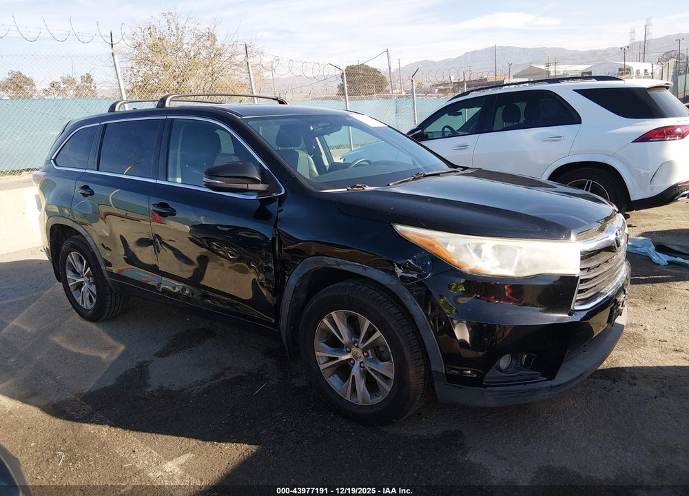 2015 TOYOTA HIGHLANDER LE PLUS V6 VIN: 5TDBKRFHXFS095919