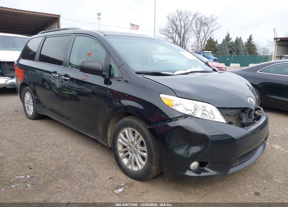 2017 TOYOTA SIENNA XLE PREMIUM 8 PASSENGER VIN: 5TDYZ3DC6HS850397