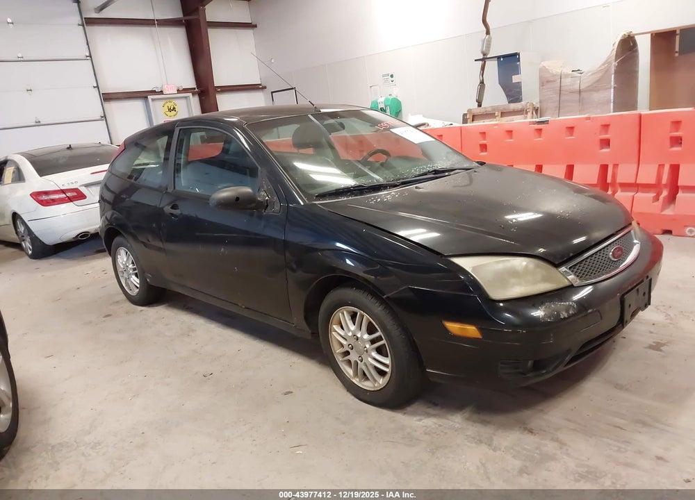 2005 FORD FOCUS ZX3 VIN: 3FAFP31N35R124925