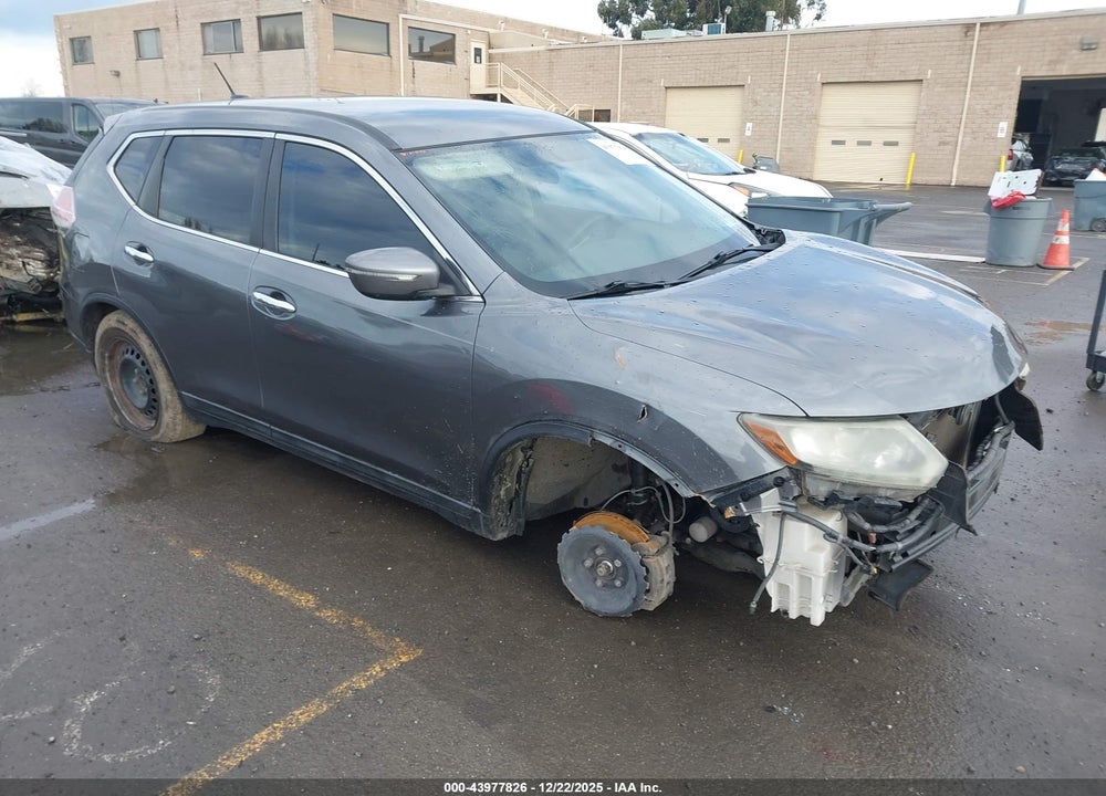 2015 NISSAN ROGUE S VIN: 5N1AT2ML6FC832151